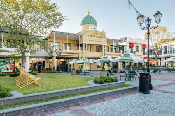 Sydney Outlet Village Viscount Pl